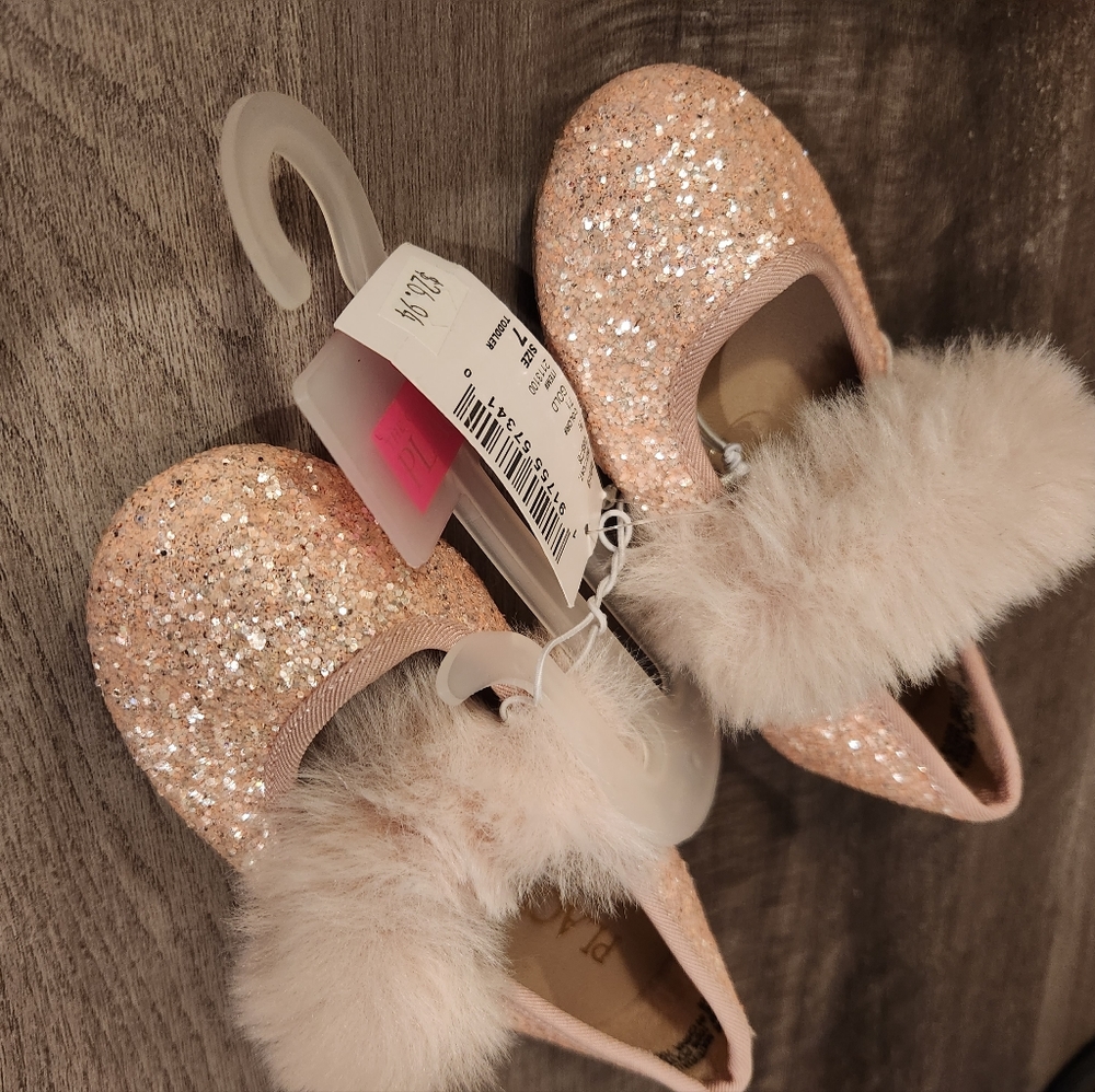 Pink fur dress shoes